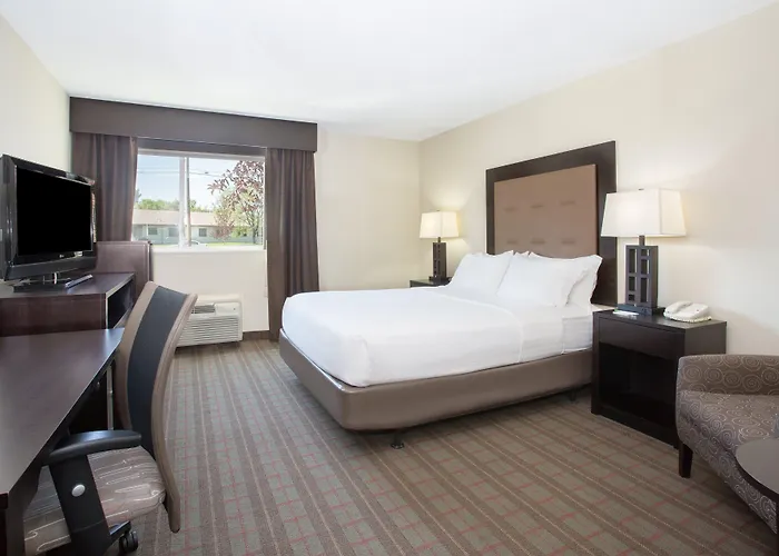 Hotel Riverton-convention Center By Ihg