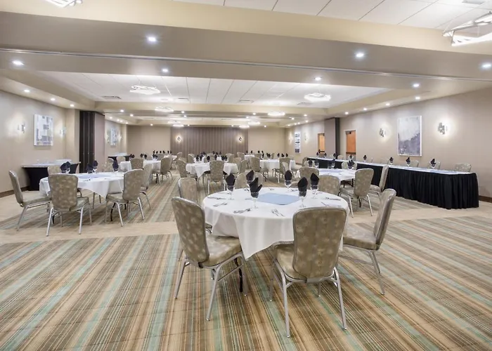 Riverton-convention Center By Ihg Hotel 3*